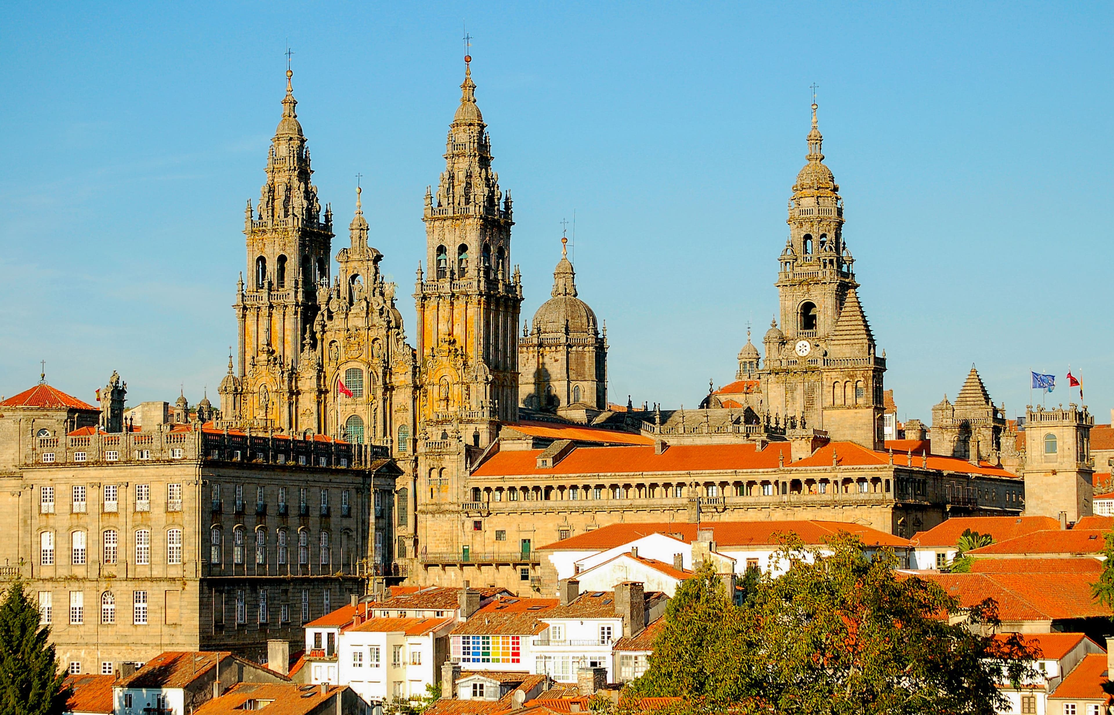 Blick auf die Kathedrale von Santiago de Compostela in Galicien.
